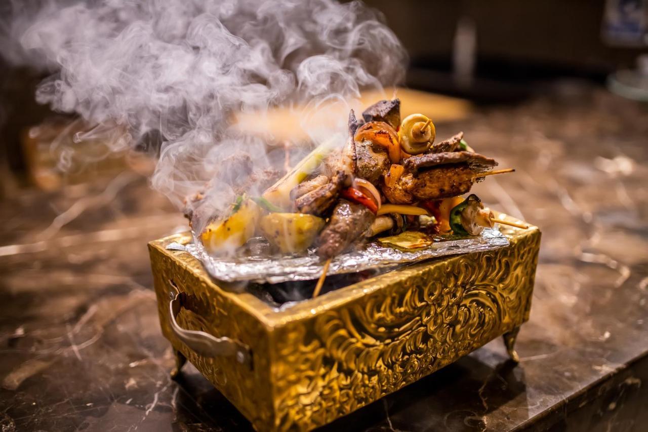 Bellagio Beach Resort & Spa Hurghada Exterior foto A golden tandoor